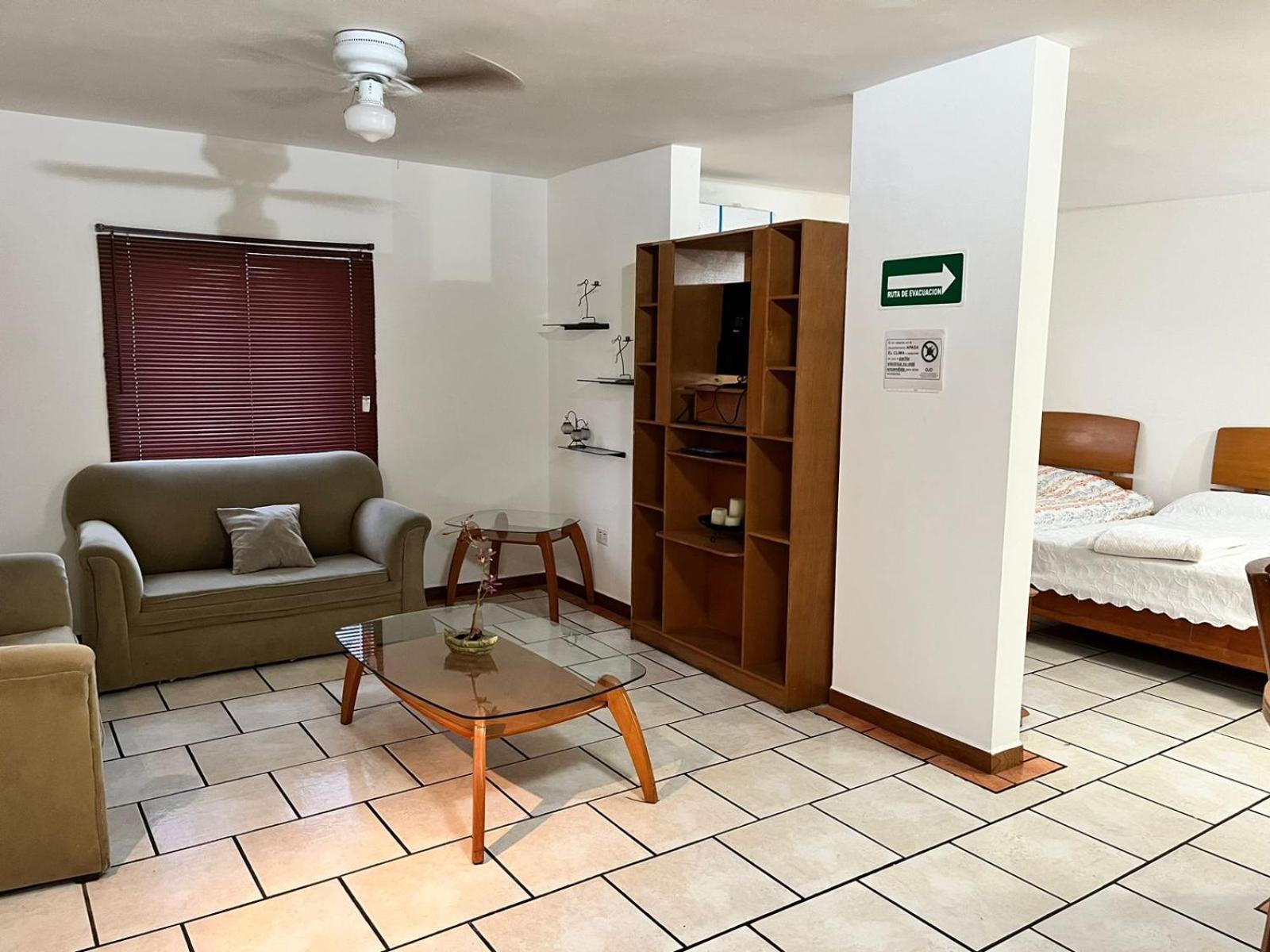 Confort Ejecutivo Suites Lindavista Guadalupe  Εξωτερικό φωτογραφία